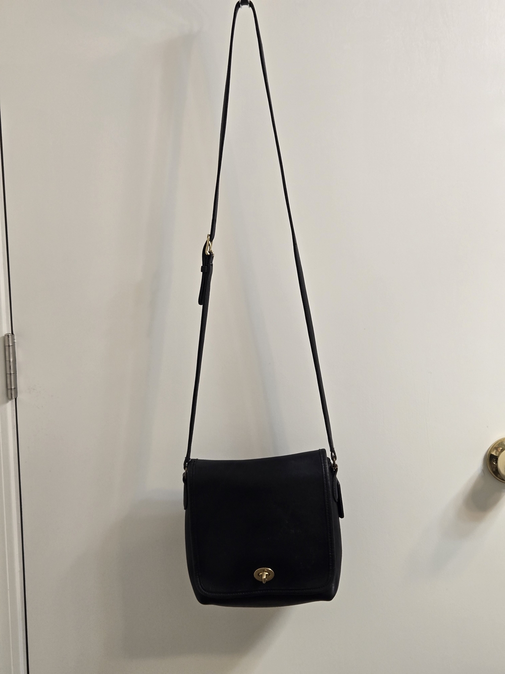 Vintage Coach Companion Flap 9076 Black Leather Crossbody Bag - Picture 3 of 16